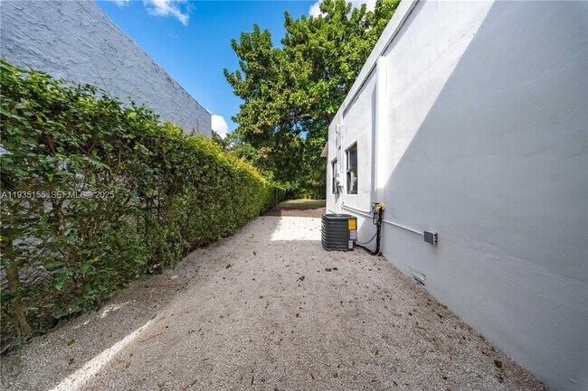 Building Photo - 807 NW 51st St