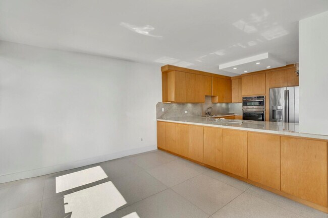 Building Photo - 11930 N Bayshore Dr