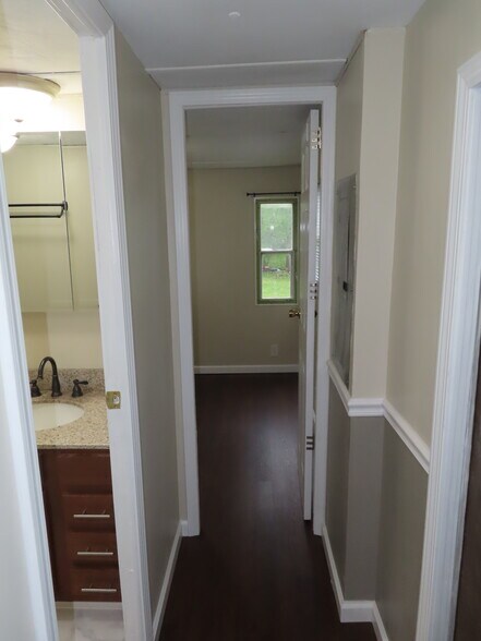 Building Photo - 8911 Pembroke Oak Grove Rd