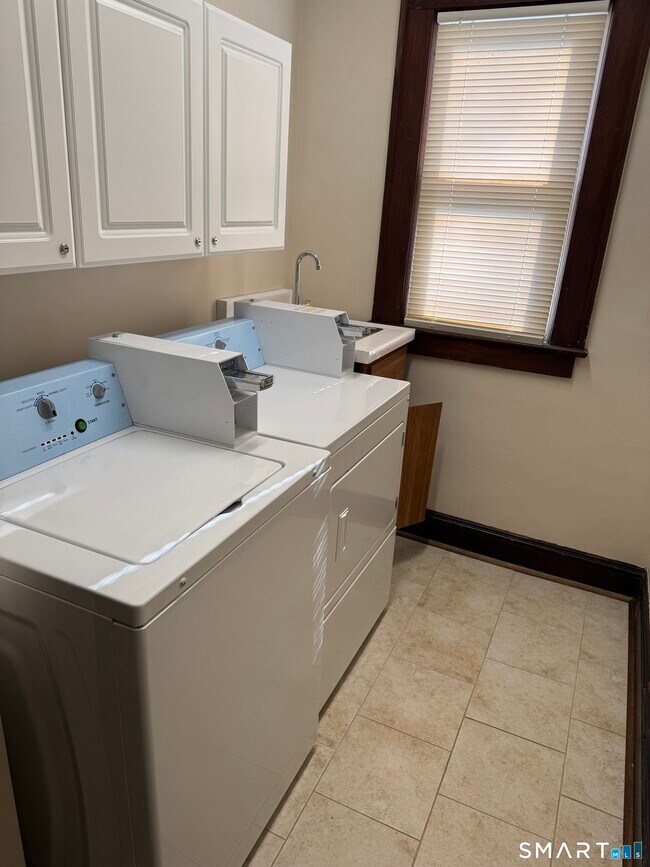 Building Photo - 46 Denison Ave