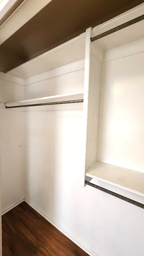 Building Photo - Beautiful 3 Bed 2 Bath Corner Lot