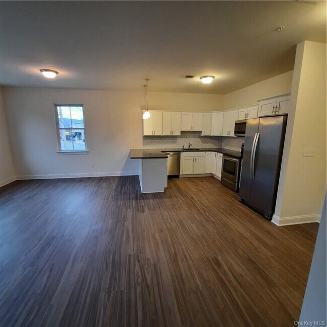 Building Photo - 250 NY-32