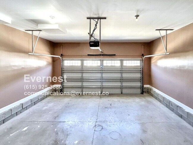 Building Photo - 4-Bedroom, 2.5-Bath Home with Convenient A...