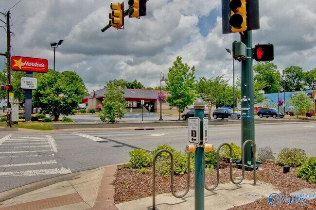Building Photo - 1328 Oshaughnessy Ave NE