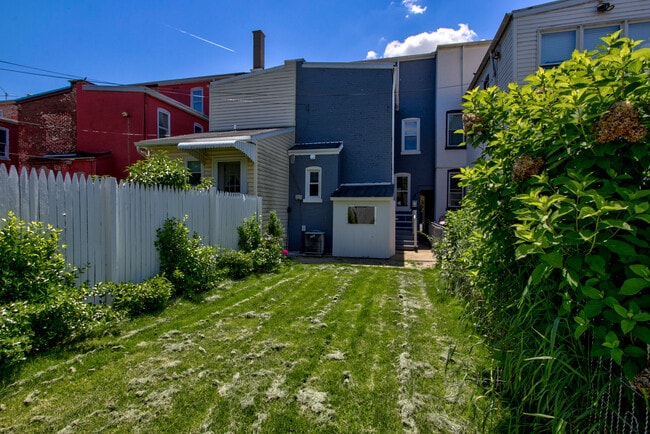 Building Photo - 1115 Frances Ave