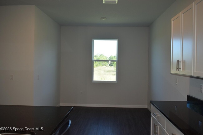 Building Photo - 3143 Fullerton Ave