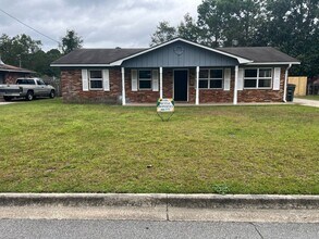 Building Photo - 3 bedrooms - 2 bath Home