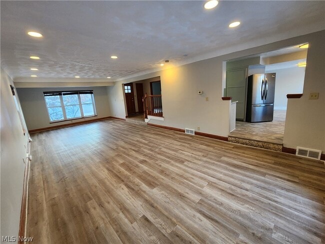Building Photo - 2452 Bromley Rd