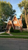 Building Photo - 523 S Pleasant St