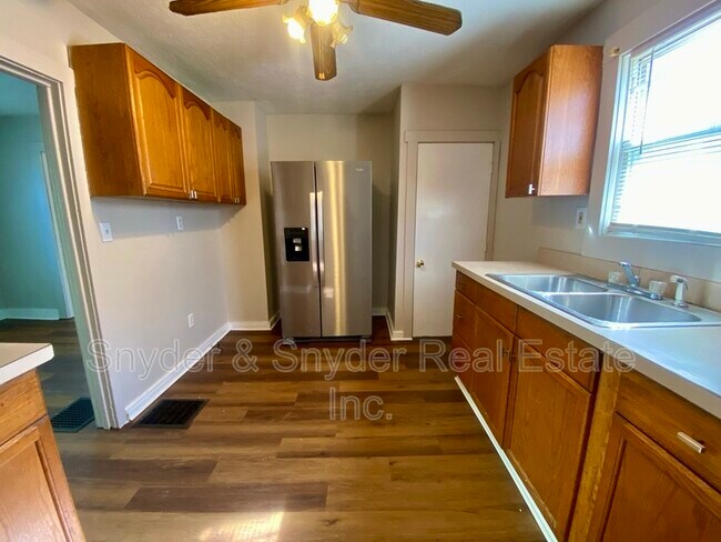 Building Photo - 748 Merton Ave