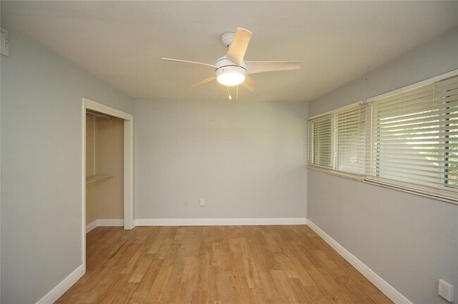 Building Photo - 760 S Village Dr