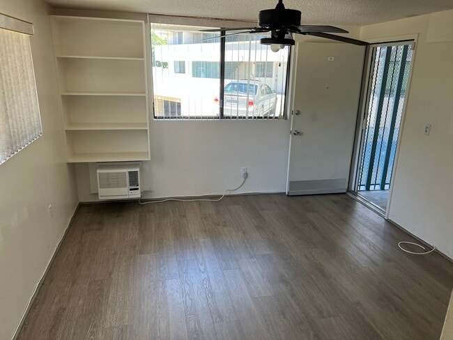 Building Photo - 2860 Waialae Ave