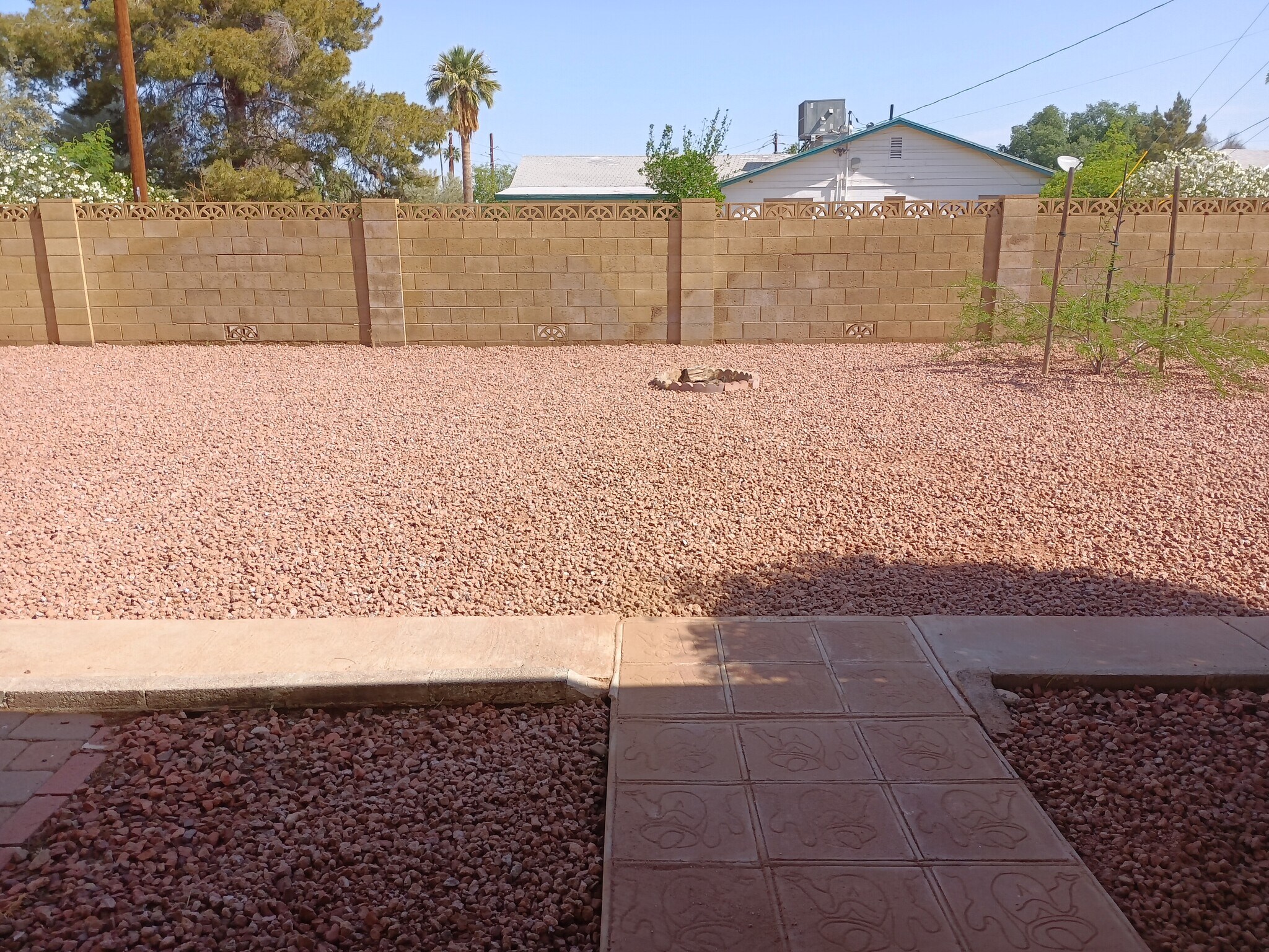 Building Photo - 832 W 16th St