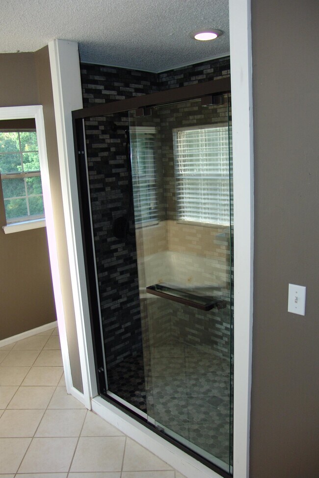 Building Photo - 1208 Pheasant Run Dr