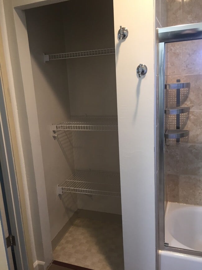 Building Photo - 44-2201