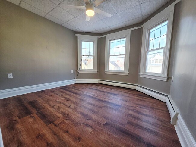 Building Photo - 20 Walnut St