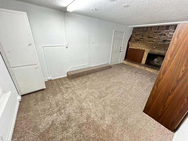 Building Photo - Perfect Rental for Families — Great Location!
