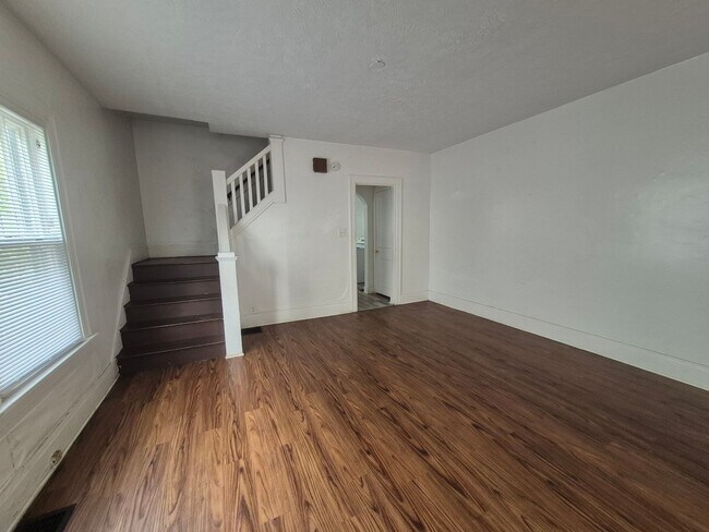 Building Photo - 1967-1969 Rugby