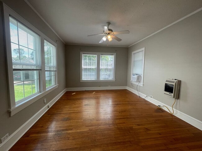 Building Photo - Charming Down Stairs Apartment In South Highland