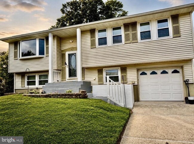 Building Photo - 610 Ogden Dr