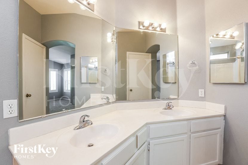 Building Photo - 17235 N 46th Pl