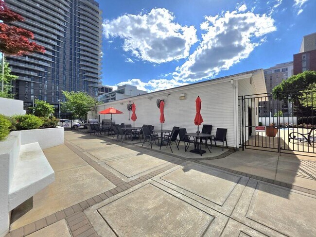 Building Photo - 1530 Key Blvd