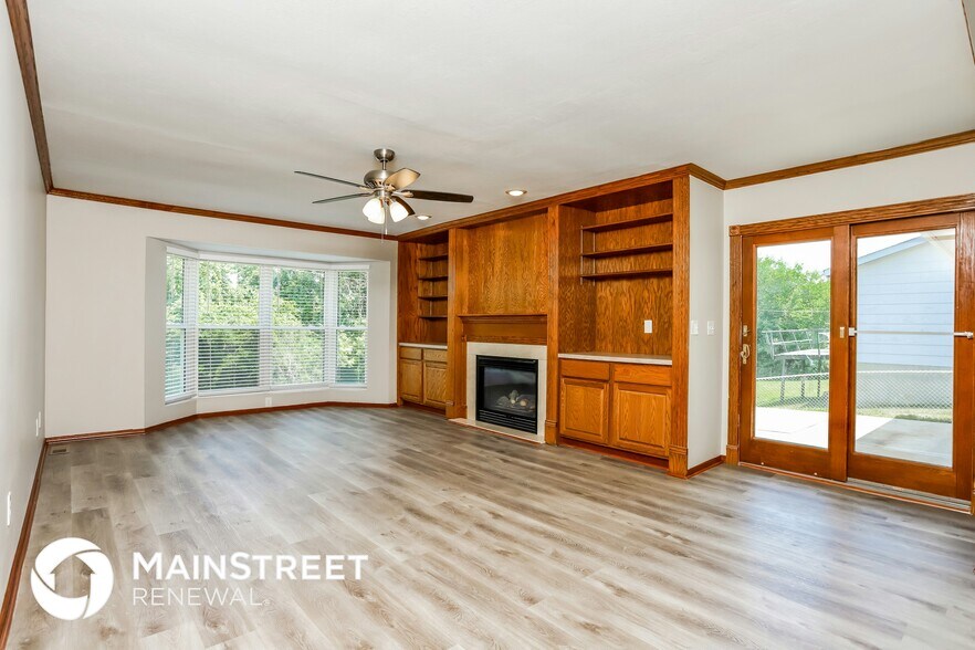 Building Photo - 910 Silverstone Dr