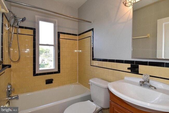 Building Photo - 204 34th St NE