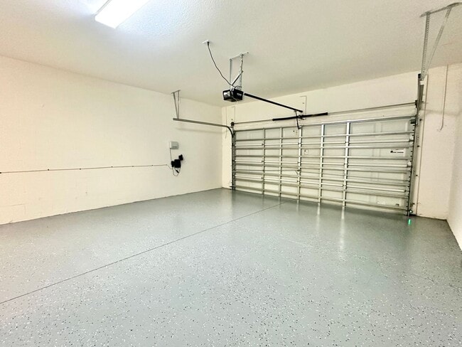 Building Photo - Upscale and modern 5bedroom/2.5bath home in Festival Community!