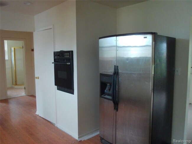 Building Photo - 38014 Mallast St