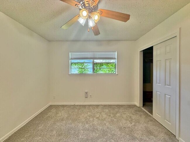 Building Photo - Spacious 3 Bedroom Home in Whitehouse ISD! Tour Today!