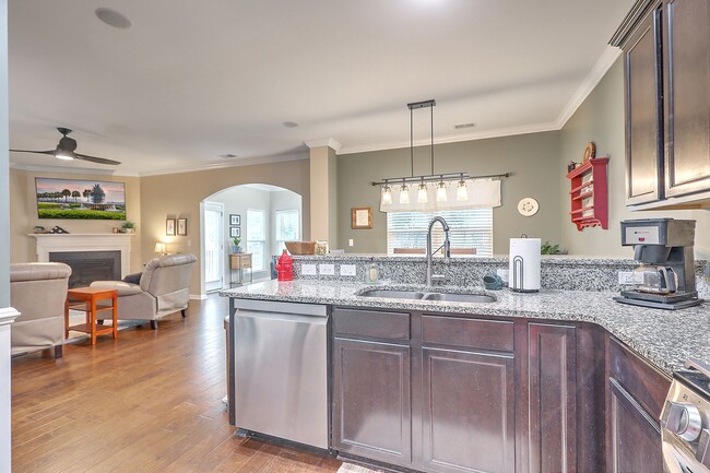 Building Photo - Spacious and updated home in Bluffs at Ash...