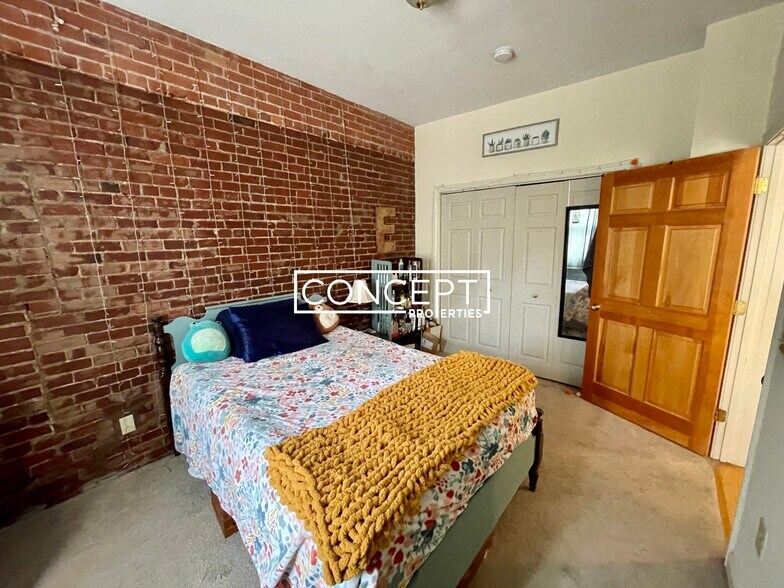 Building Photo - 1406 Beacon St