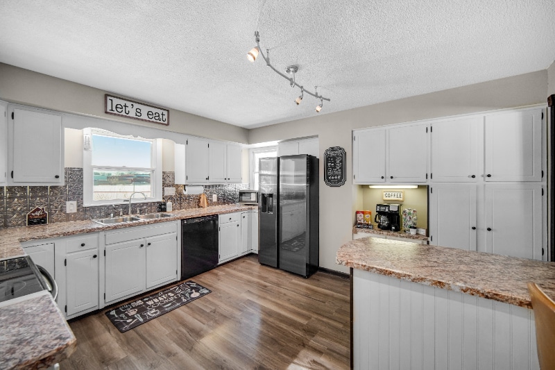 Building Photo - 454 Francis St