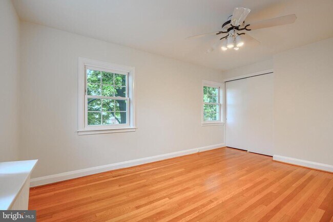Building Photo - 521 Academy Rd