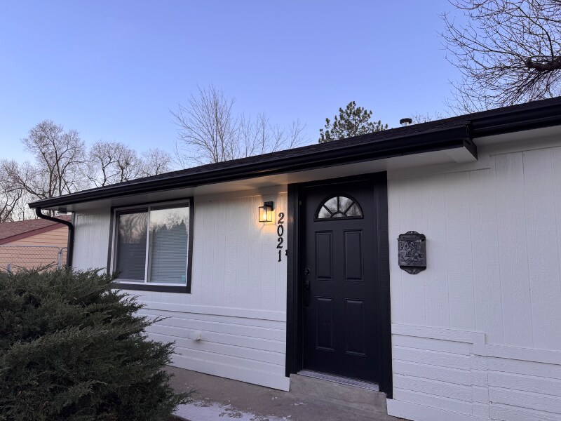 Building Photo - 2021 Airport Rd