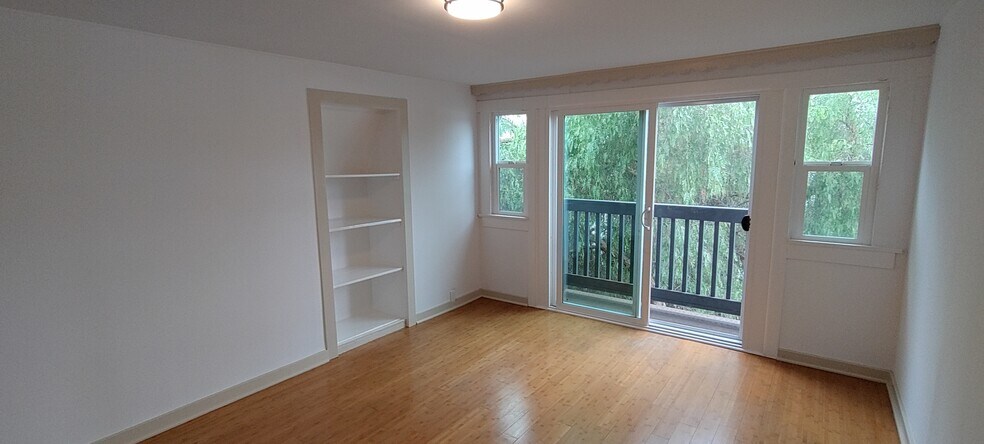 Mstr Bed - 1150 Sanborn Ave. Apt C