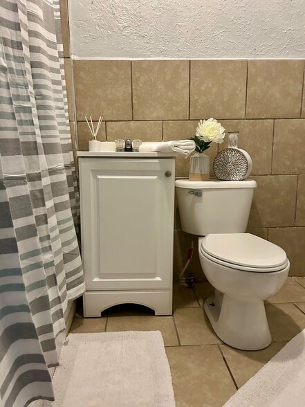 Building Photo - 2817 Nashville Ave