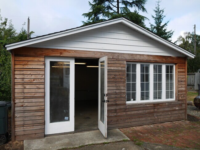Building Photo - Charming Remodeled 2 Bedroom Shoreline Home