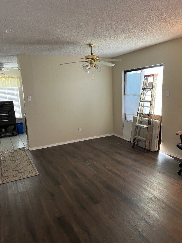 Building Photo - 2111 E Belt Line Rd