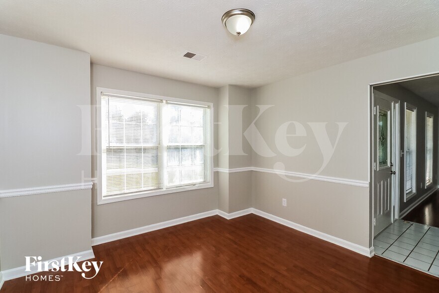 Building Photo - 3583 Saddlebrook Dr
