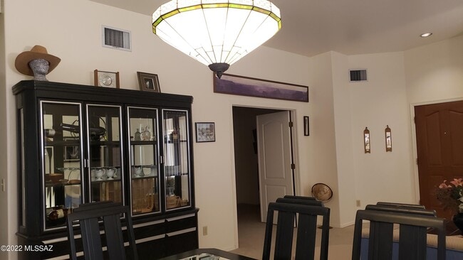 Building Photo - 6525 N Shadow Bluff Dr
