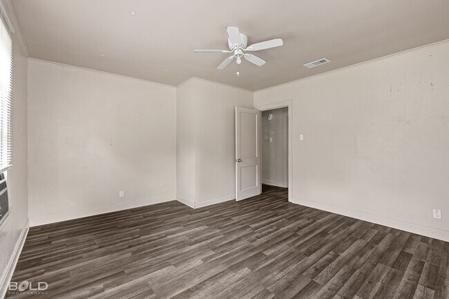 Building Photo - 3920 Huston St