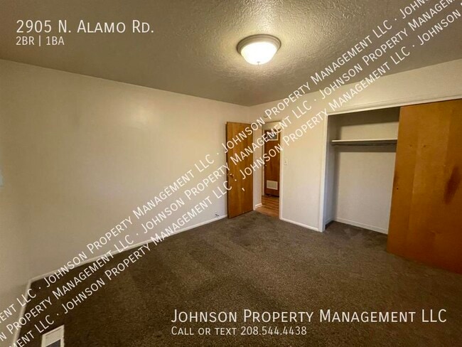 Building Photo - 2905 N Alamo Rd