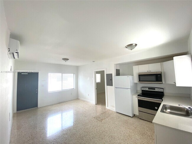 Building Photo - 165 NE 56th St