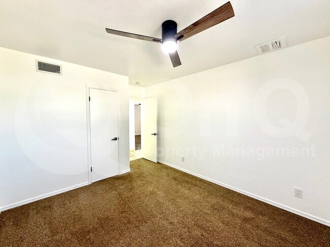 Building Photo - 3006 S Dromedary Dr