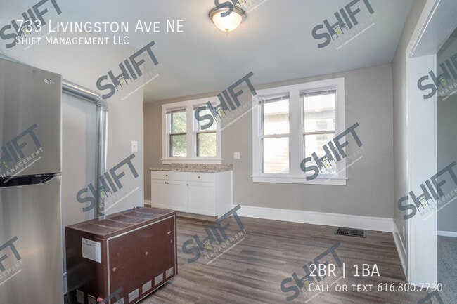 Building Photo - 733 Livingston Ave NE