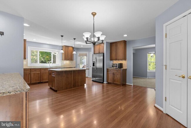 Building Photo - 4706 Bates Dr