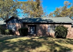 Building Photo - 220 Mc Kinley St