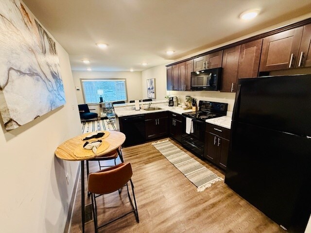 Building Photo - 3221 York Dr